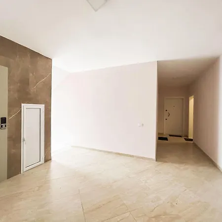 In 817 Golem (Tirana)