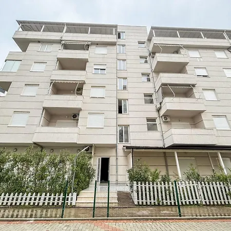 In 817 Inn Golem (Tirana)